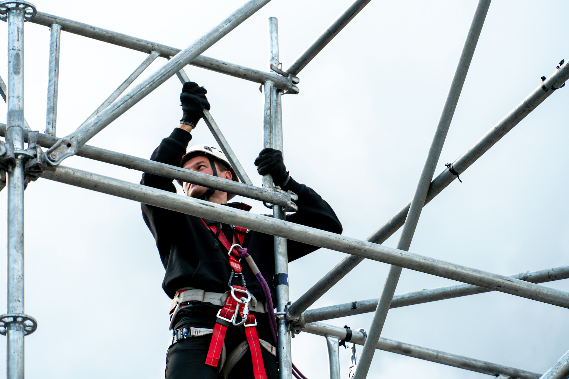 Imbracature di sicurezza: garantire protezione dalle cadute dall’alto