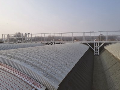 Lavori in quota: maggiore sicurezza con le passerelle e gli scavalchi Sekure